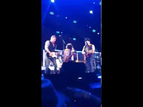 Bruce Springsteen Dave Grohl and Zac Brown sing Fortunate Son at Concert for Valor