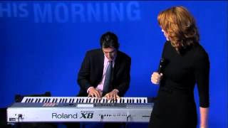 VTM: Molly Ringwald performs "Exactly Like You" in Richmond, Va.