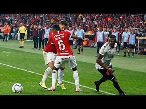 Lance espetacular de Marcelo Cirino na final da Copa do Brasil