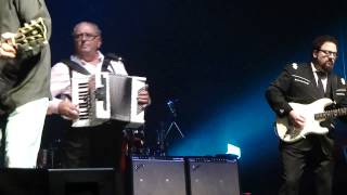 nick and chris isaak hershel yatovitz rowland salley gallo performing arts center kansas city