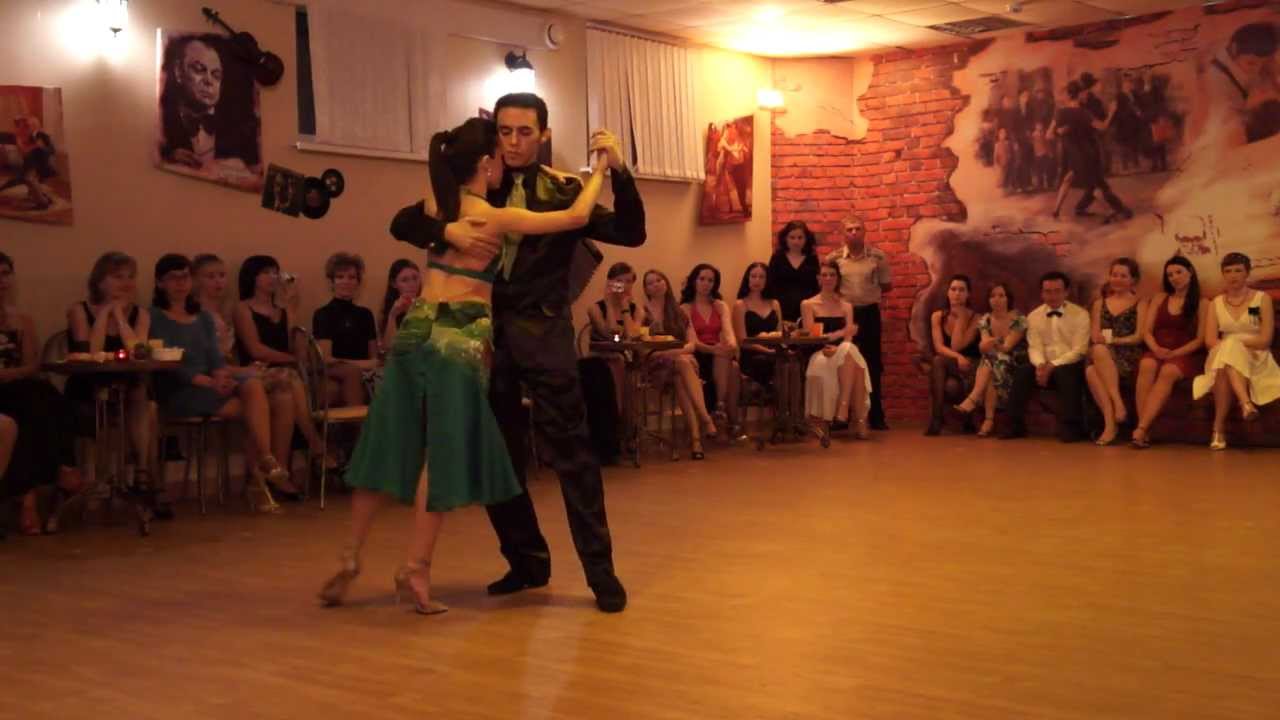 VLADIVOSTOK, Russia - 1/3 - Juliana Aparicio & José Almar - Corazón