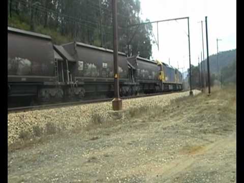 2 82s 2 Bls on a coal train starring a V set at Lithgow