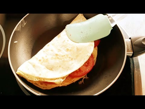 3 INGREDIENTES cena  en 5 MINUTOS en SARTÉN ,FACIL Y BARATA OMELETTE TORTILLA Y TOMATE