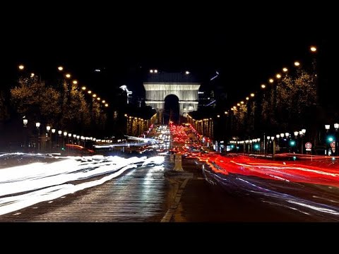  العرب اليوم - ماكرون يدشن قوس النصر في باريس بحلته الجديدة