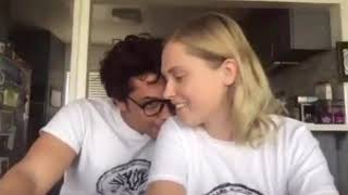Beliza being so cute and Bob making their Bellarke funkos kiss