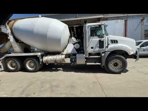 2015 Mack GU813 Mixer Truck