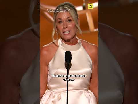 Netflix's funny lady #leannemorgan is shooting her shot with #pedropascal at the #emmys  🤣