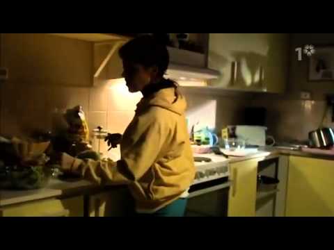 lite som du S01 E05 Swedish Sample