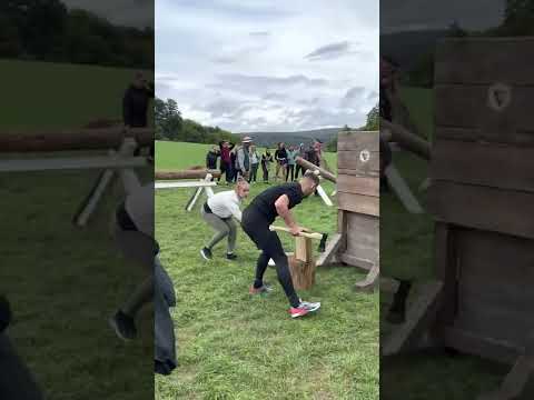 Exfarmár Lukáš rúbe drevo ako keby to robil každý deň! - FARMA