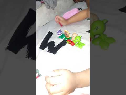 plants vs zobie kay kay toy playing