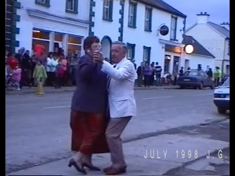 LOUGHGLYNN CARNIVAL 1998  DANCING TO MICK FLAVIN AND HIS BAND