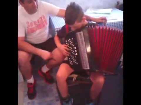 SKOLA HARMONIKE BOJAN NESIC-UCENIK ANDRIJA MILORADOVIC-PRELAZ KOLO