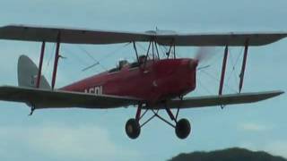 preview picture of video 'Tiger Moth take-off Old Sarum'