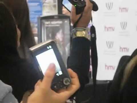 cheryl arriving at HMV signing 18.06.12.