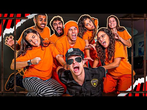 A POLICE AND THIEF CHALLENGE AT RAFA AND LUIZ'S MANSION!