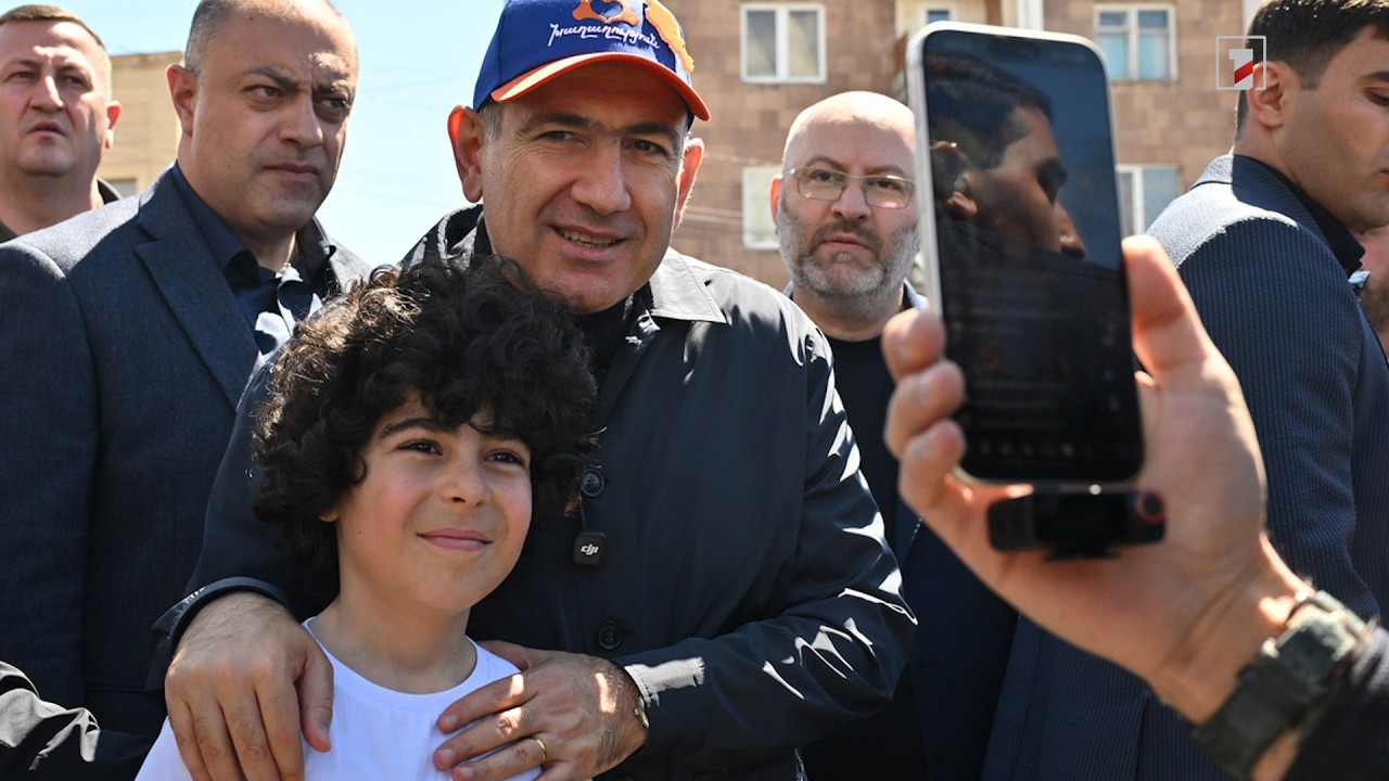 Քաղաքացու օրը վարչապետը նշել է մարալիկցիների ու արթիկցիների հետ, Ալագյազում մասնակցել հիմնարկեքի