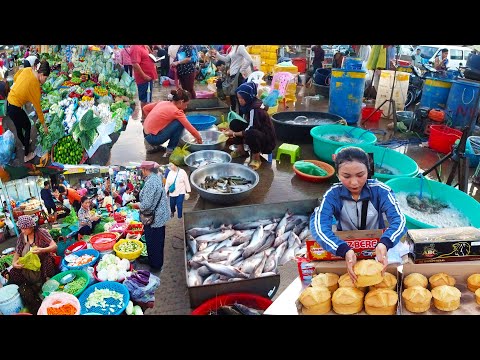 Morning View of Vegetable Market @ Chbar Ampov - Early morning, daily life of traders