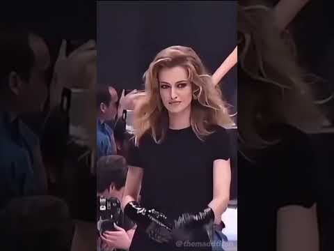 Supermodel Linda Evangelista and Karen Mulder opening Versace fall 1991 #shorts #fashion #runway