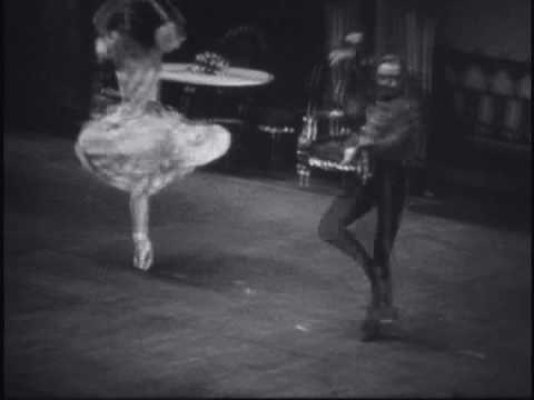 Alexandra Danilova dances in Gaite Parisienne (vaimusic.com)