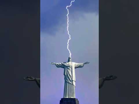 Lightning strikes the statue of Christ the Redeemer #jesus #christ #christian #brazil