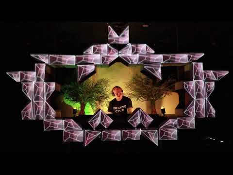 COACH DJ/PRODUCER @ SALON DAOMÉ ( VJ PUMPKIN )