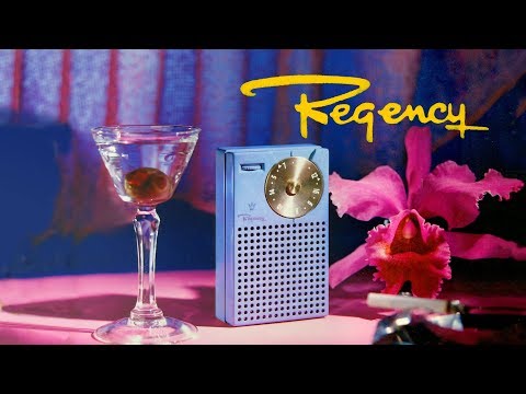Regency TR-1 first transistor radio 1954 pearlescent BLUE! 1955 - collectornet.net