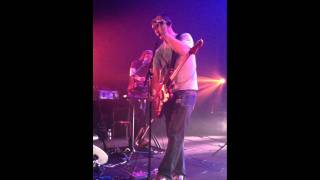 fujiya & miyagi  paris 18/11/11 café de la danse "sixteen shades"