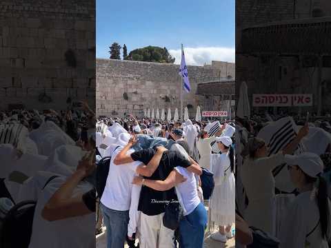Traditional priestly blessing (birkat kohanim) in Sukkot at the Western Wall in Jerusalem. 2025