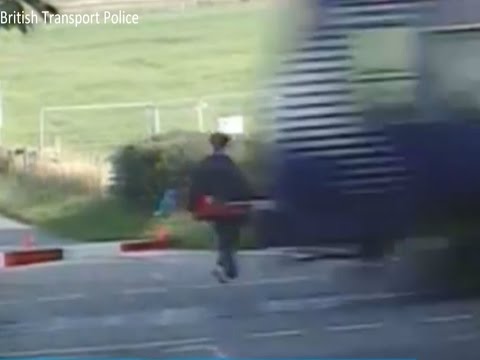 Beware of level crossings! British police publish the stupidest "mishaps"