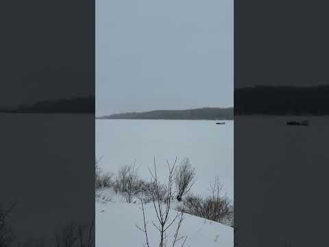 Fresh snow, warm weather! What could be better at the lake ?