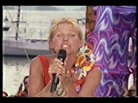 Xuxa dançando "Tapinha" no "Planeta Verão" | 2001