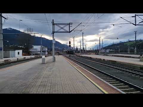 Einfahrt des Schnellzug 19167 am 11.03.2023 in Wörgl Hbf