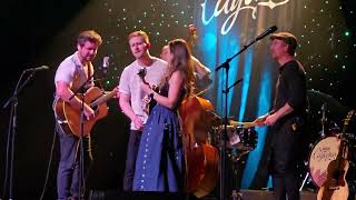 Sierra Hull "Sitting Alone In The Moonlight" (Bill Monroe) Stardust Theater, Cayamo March 2026