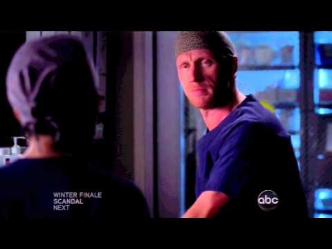 9x09 Cristina and Owen Scrub Room Scene
