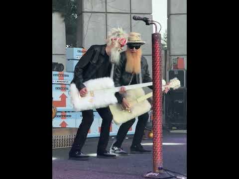 ZZ Top: the “Legs” wiggle