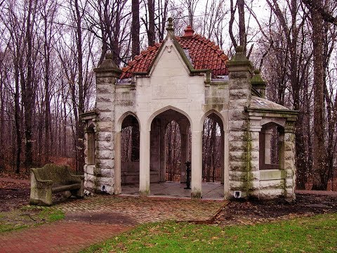 IU couples celebrate Valentine's Day with a smooch at Rose Well House