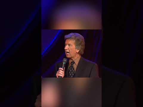 Bill honors Vestal Goodman #GaitherEXTRA #FaithOverFear #HappyGoodmans #Shorts