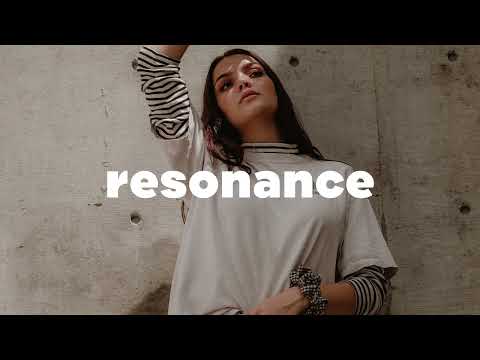 LŪN (feat. tiLLie) - fisticuffs