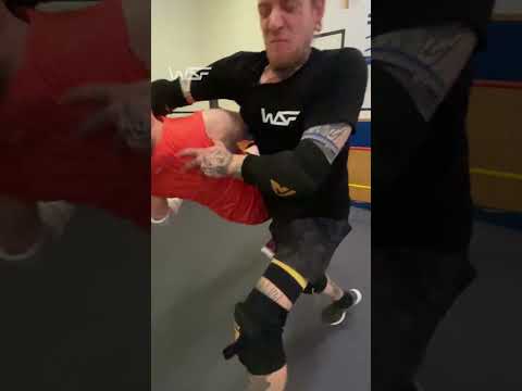 Drama beim Ringtraining: Hat er ihn mit der Clothesline ausgeknockt? · #WSF #Wrestling #Shortsfeed