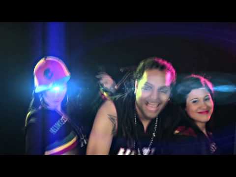 Ella Lo Menea (Videoclip) - Los Wachirastas