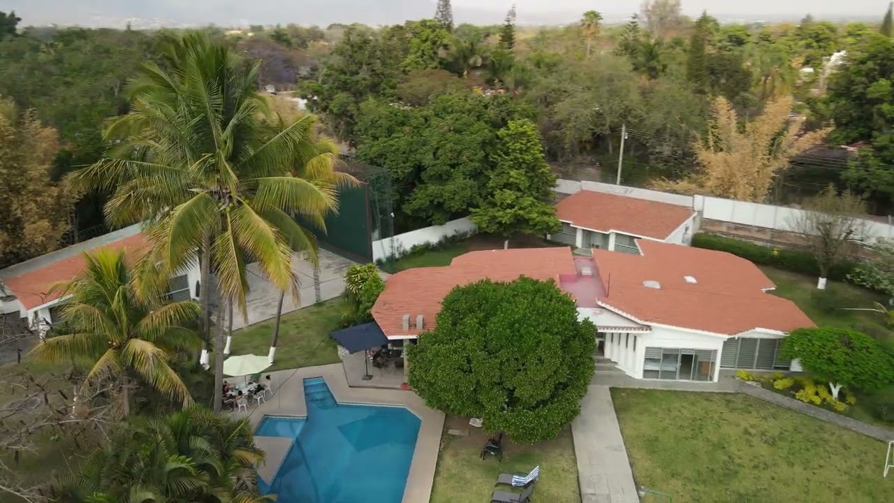 Vista aérea con dron – casa para 20 personas en Morelos