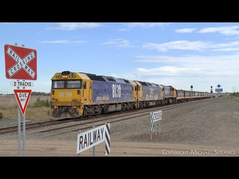 7734V Pacific National Grain Train At Buchter Road Crossing (7/9/2022) - PoathTV Australian Railways