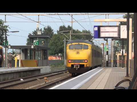 Mat'64 Plan V 478 komt door station Wierden