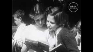 preview picture of video 'Mobile Library Takes Books To Children. Australian Diary 23'