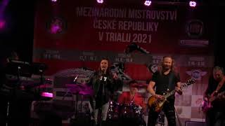 Video WE ROCK & LUCIE VEČEŘOVÁ - I´LL BE WAITING ( Adele cover ) - Liv