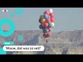 Stuntman vliegt kilometers omhoog aan ballonnen