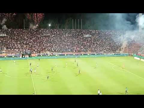 "La hinchada de la Lepra iluminó la noche en el Malvinas" Barra: Los Caudillos del Parque &bull; Club: Independiente Rivadavia &bull; País: Argentina