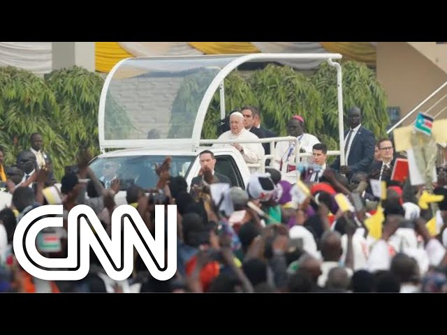 Papa conclui viagem ao Sudão do Sul e critica leis contra LGBTs | CNN 360º