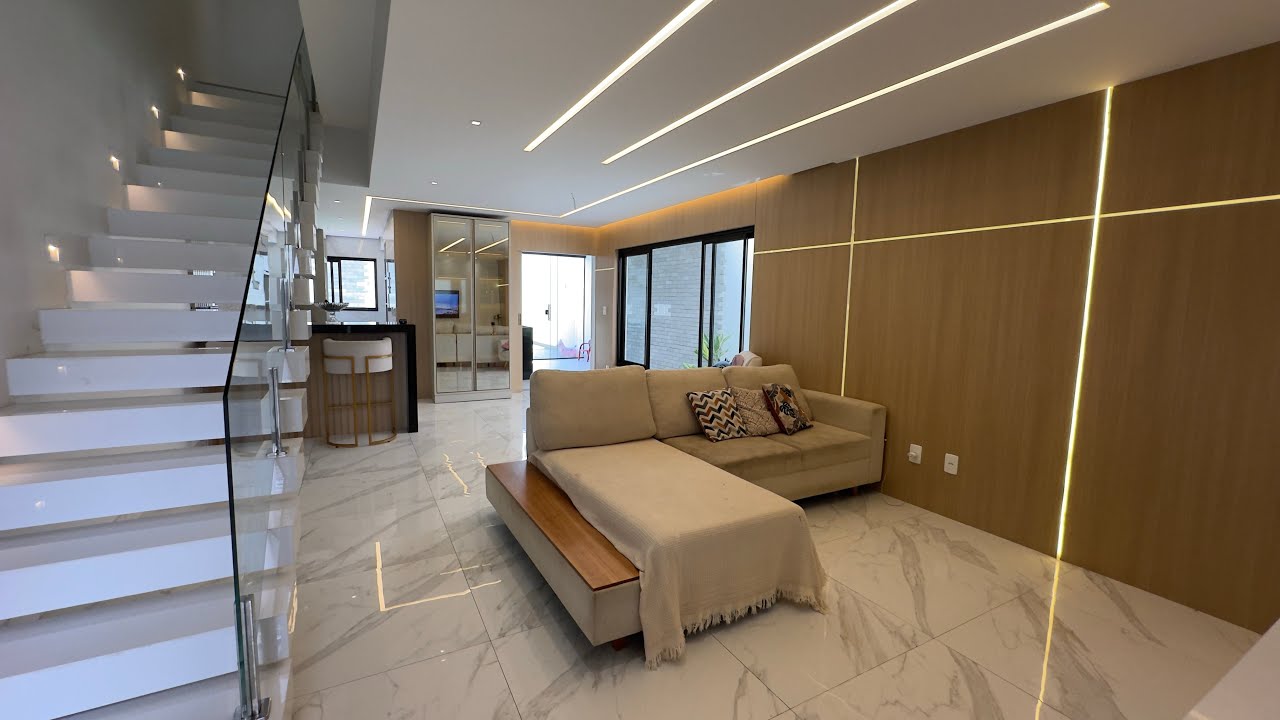 Casa de alto padrão com piscina próximo à Praia do Morro com 3 suítes