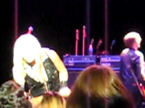 Cherie Currie Covering Bowie - Rebel Rebel (Live) Pacific Amphitheatre 8/11/10.AVI